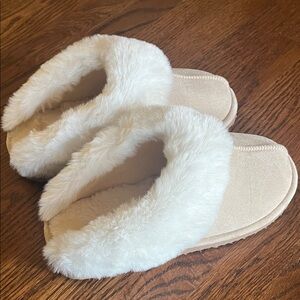 Plush White Women's Slippers